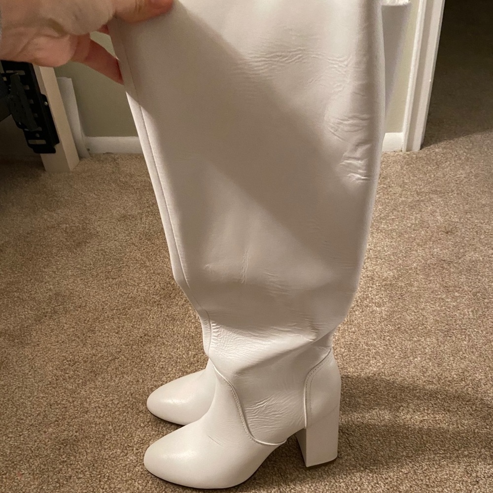 Never worn Steve Madden boots! Leather boot.